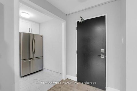 Photo 3 at 203 - 2 Glamorgan Avenue, Dorset Park, Toronto