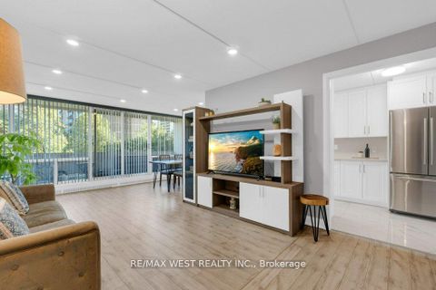 Photo 6 at 203 - 2 Glamorgan Avenue, Dorset Park, Toronto
