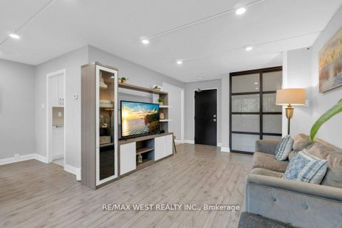Photo 10 at 203 - 2 Glamorgan Avenue, Dorset Park, Toronto