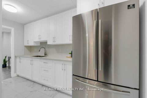 Photo 13 at 203 - 2 Glamorgan Avenue, Dorset Park, Toronto