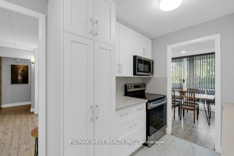 Photo 14 at 203 - 2 Glamorgan Avenue, Dorset Park, Toronto