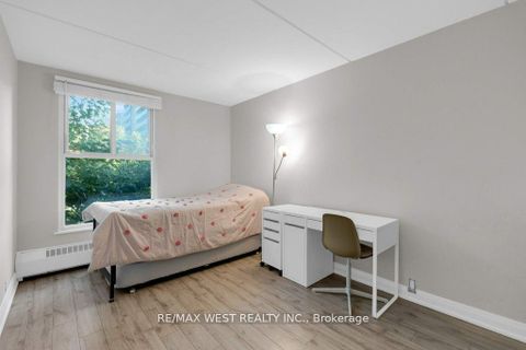 Photo 17 at 203 - 2 Glamorgan Avenue, Dorset Park, Toronto