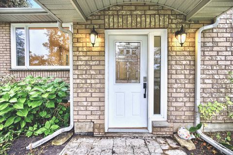 Photo 2 at 29 Oakley Park Square, Wellington, Barrie