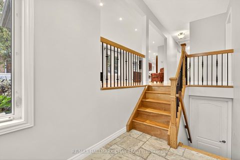 Photo 3 at 29 Oakley Park Square, Wellington, Barrie