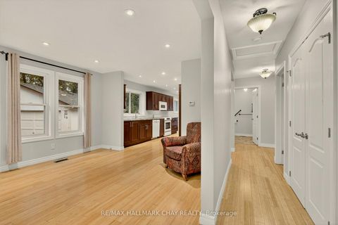 Photo 7 at 29 Oakley Park Square, Wellington, Barrie
