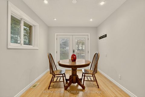 Photo 15 at 29 Oakley Park Square, Wellington, Barrie