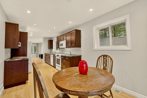 Photo 16 at 29 Oakley Park Square, Wellington, Barrie