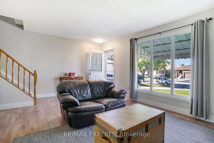 Photo 4 at 238 Lawnhurst Court, Lawfield, Hamilton