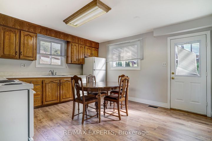 Photo 5 at 238 Lawnhurst Court, Lawfield, Hamilton