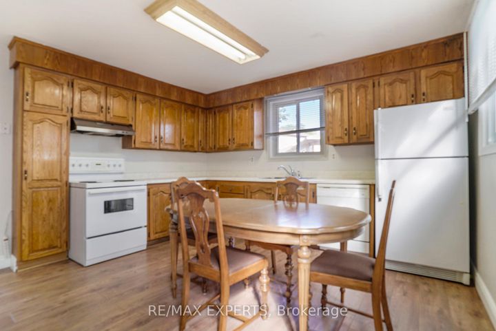 Photo 6 at 238 Lawnhurst Court, Lawfield, Hamilton