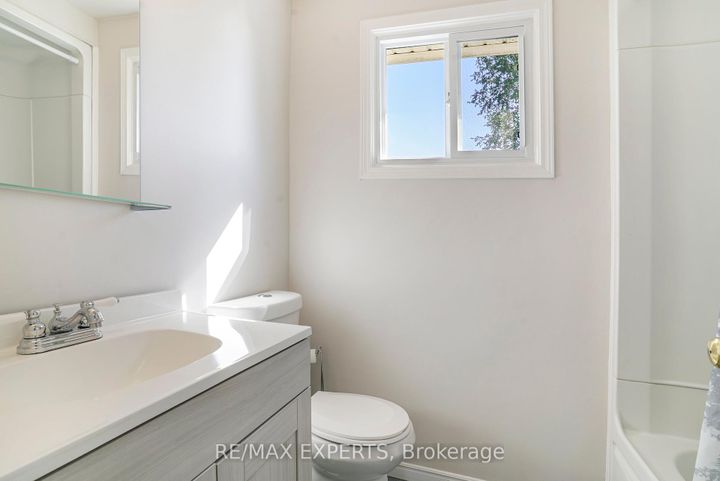 Photo 9 at 238 Lawnhurst Court, Lawfield, Hamilton