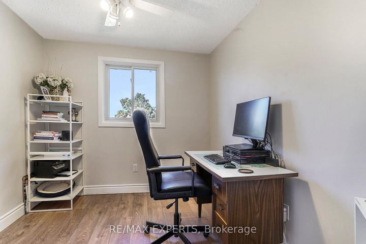 Photo 10 at 238 Lawnhurst Court, Lawfield, Hamilton