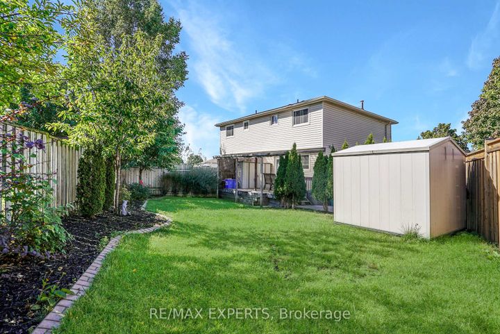 Photo 14 at 238 Lawnhurst Court, Lawfield, Hamilton