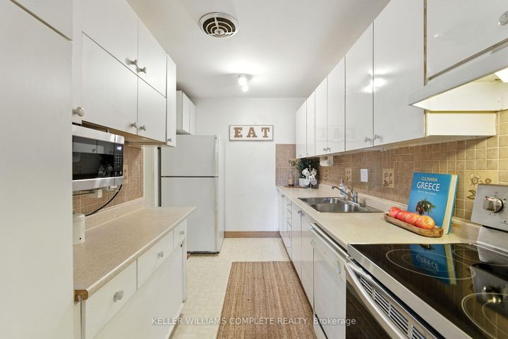 Photo 8 at 365 Cochrane Road, Glenview, Hamilton