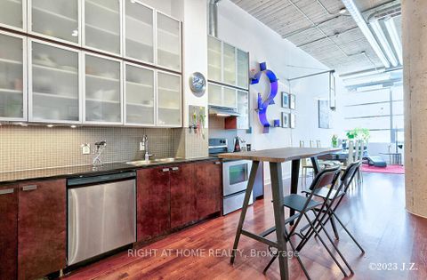 Photo 5 at 217 - 637 Lake Shore Boulevard W, Niagara, Toronto