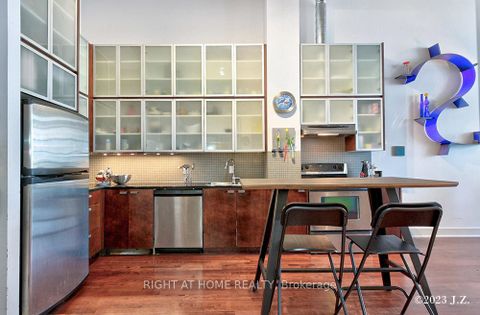 Photo 6 at 217 - 637 Lake Shore Boulevard W, Niagara, Toronto