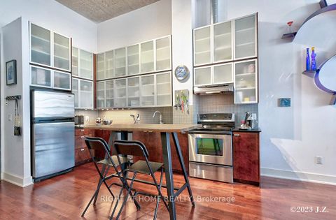 Photo 8 at 217 - 637 Lake Shore Boulevard W, Niagara, Toronto