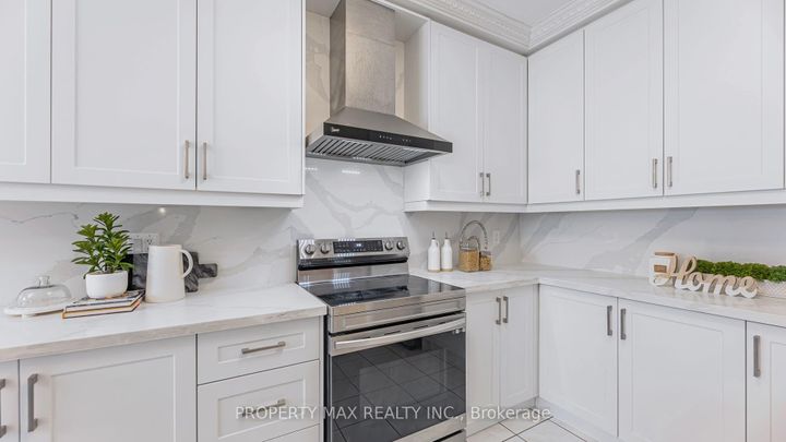 Photo 9 at 48 Elmrill Road, Berczy, Markham