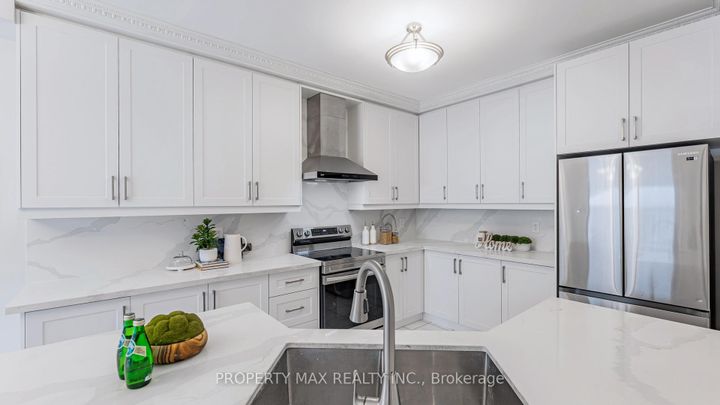 Photo 10 at 48 Elmrill Road, Berczy, Markham