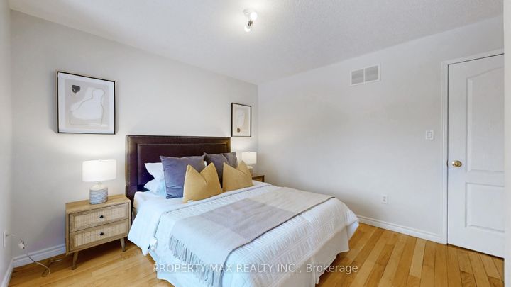 Photo 24 at 48 Elmrill Road, Berczy, Markham