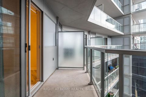 Photo 11 at 512 - 352 Front Street W, Waterfront Communities C1, Toronto