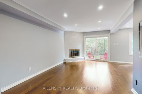 Photo 5 at 31 Royal Colwood Court, Glen Shields, Vaughan