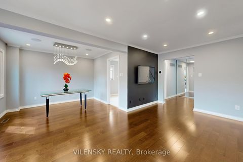 Photo 7 at 31 Royal Colwood Court, Glen Shields, Vaughan