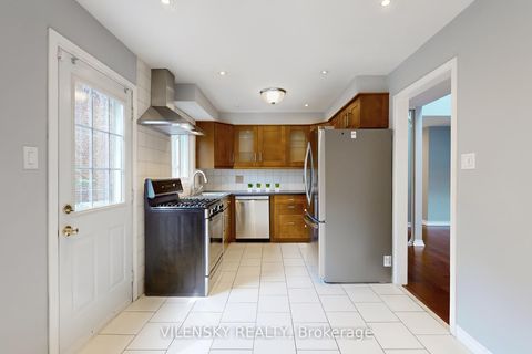 Photo 9 at 31 Royal Colwood Court, Glen Shields, Vaughan