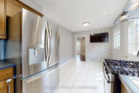 Photo 10 at 31 Royal Colwood Court, Glen Shields, Vaughan