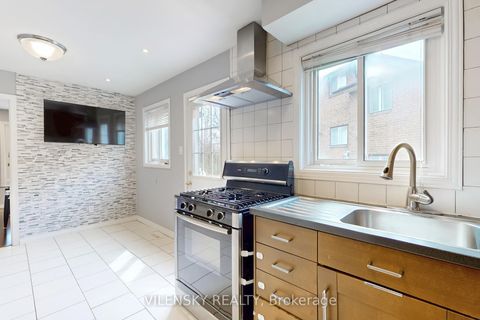 Photo 11 at 31 Royal Colwood Court, Glen Shields, Vaughan