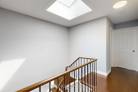 Photo 14 at 31 Royal Colwood Court, Glen Shields, Vaughan