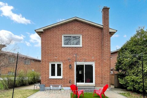 Photo 25 at 31 Royal Colwood Court, Glen Shields, Vaughan