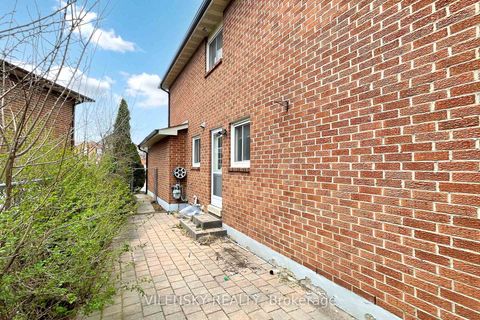 Photo 30 at 31 Royal Colwood Court, Glen Shields, Vaughan