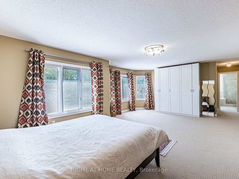 Photo 33 at 2204 Carpenters Circle, GA Glen Abbey, Oakville
