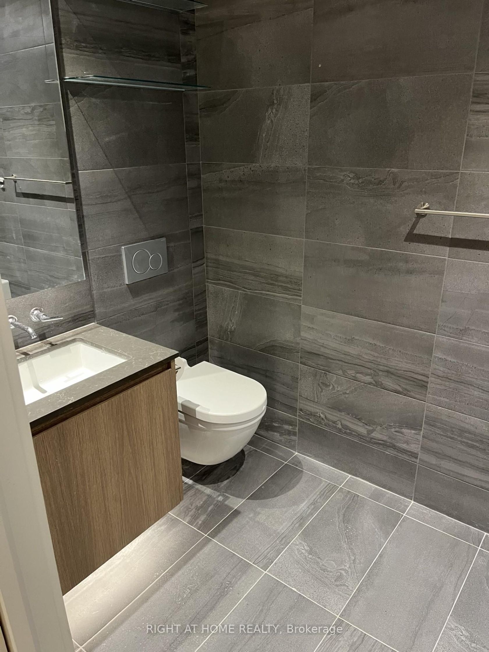 607 - 81 Wellesley Street E, Yonge Corridor, Toronto photo number 2 607 - 81 Wellesley Street E, Yonge Corridor, Toronto photo number 2