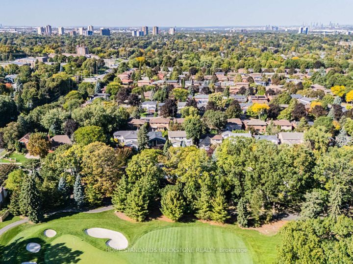 Photo 2 at 5 POPLAR HEIGHTS Drive, Humber Valley, Toronto