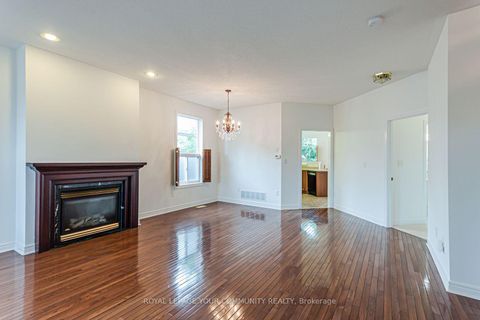 Photo 3 at 3 Paddle Gate, Oak Ridges Lake Wilcox, Richmond Hill