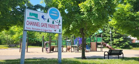 Photo 22 at 3 Paddle Gate, Oak Ridges Lake Wilcox, Richmond Hill