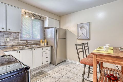 Photo 9 at 5 Golden Appleway, Donalda, Toronto