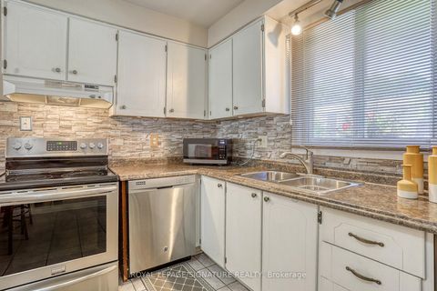 Photo 11 at 5 Golden Appleway, Donalda, Toronto