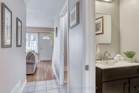 Photo 12 at 5 Golden Appleway, Donalda, Toronto