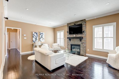 Photo 3 at 148 Solway Avenue, Maple, Vaughan
