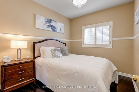 Photo 10 at 148 Solway Avenue, Maple, Vaughan