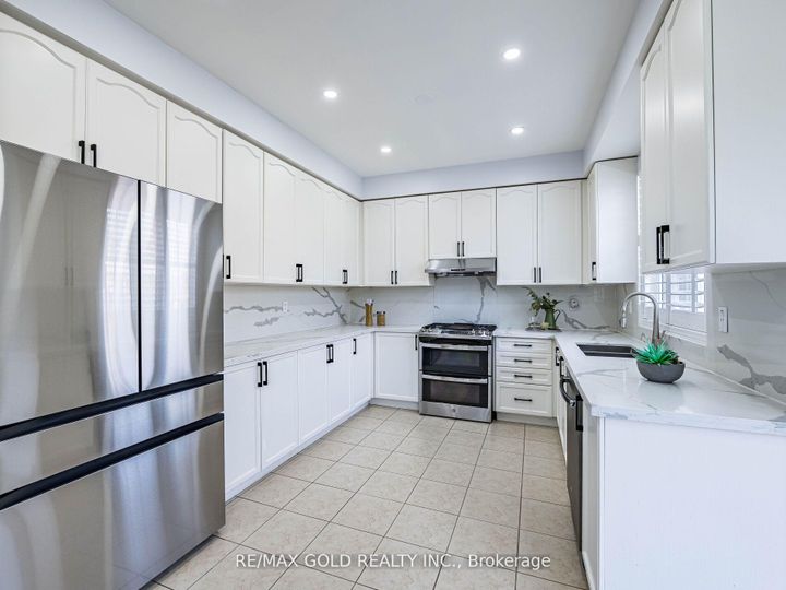 Photo 13 at 36 Treegrove Crescent, Fletcher's Meadow, Brampton