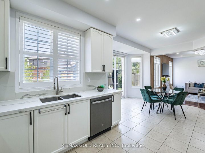 Photo 14 at 36 Treegrove Crescent, Fletcher's Meadow, Brampton