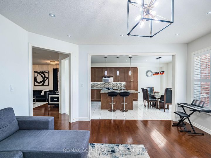 Photo 8 at 18 Divinity Circle, Northwest Brampton, Brampton