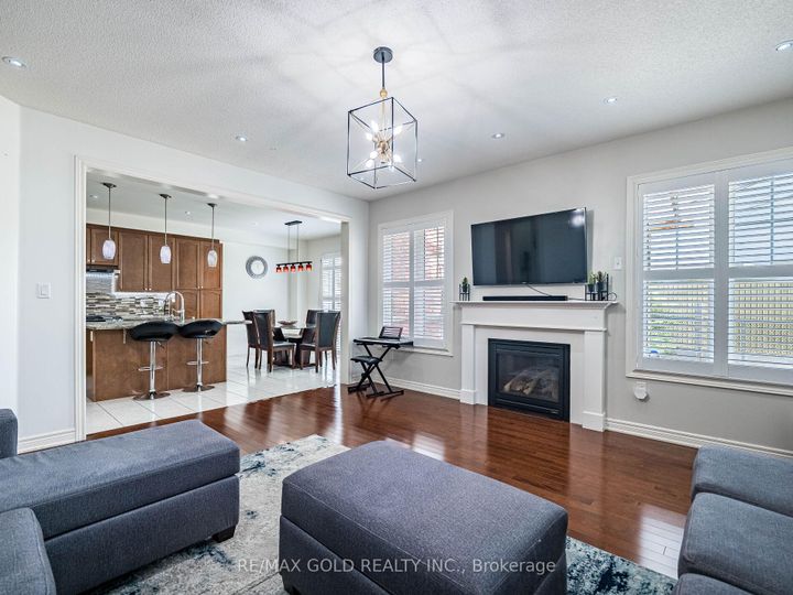 Photo 9 at 18 Divinity Circle, Northwest Brampton, Brampton