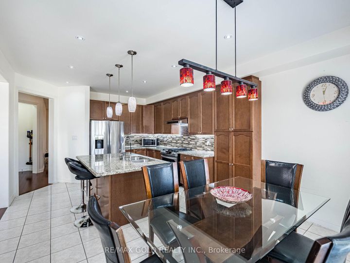 Photo 12 at 18 Divinity Circle, Northwest Brampton, Brampton