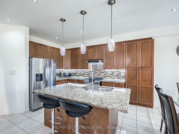Photo 14 at 18 Divinity Circle, Northwest Brampton, Brampton