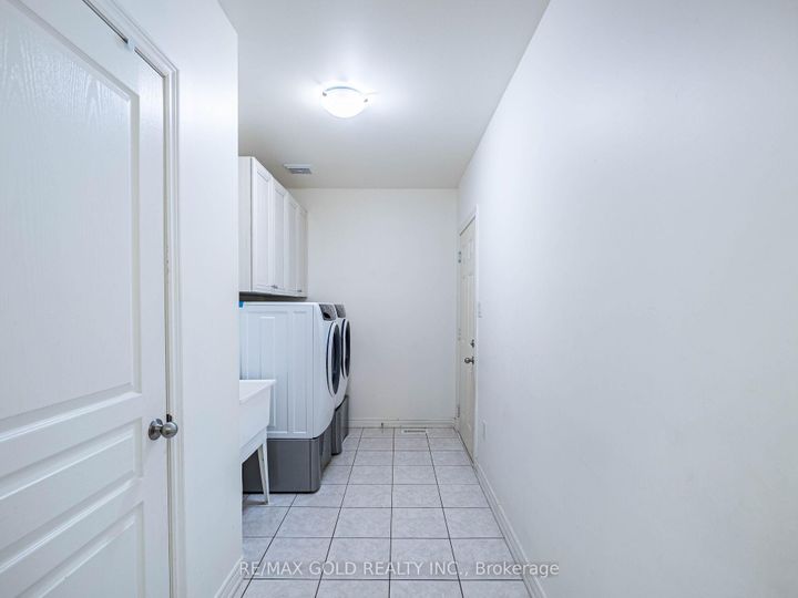 Photo 17 at 18 Divinity Circle, Northwest Brampton, Brampton
